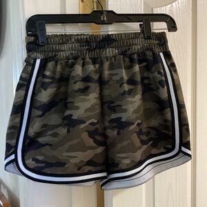 Camouflage jogging shorts, runs small